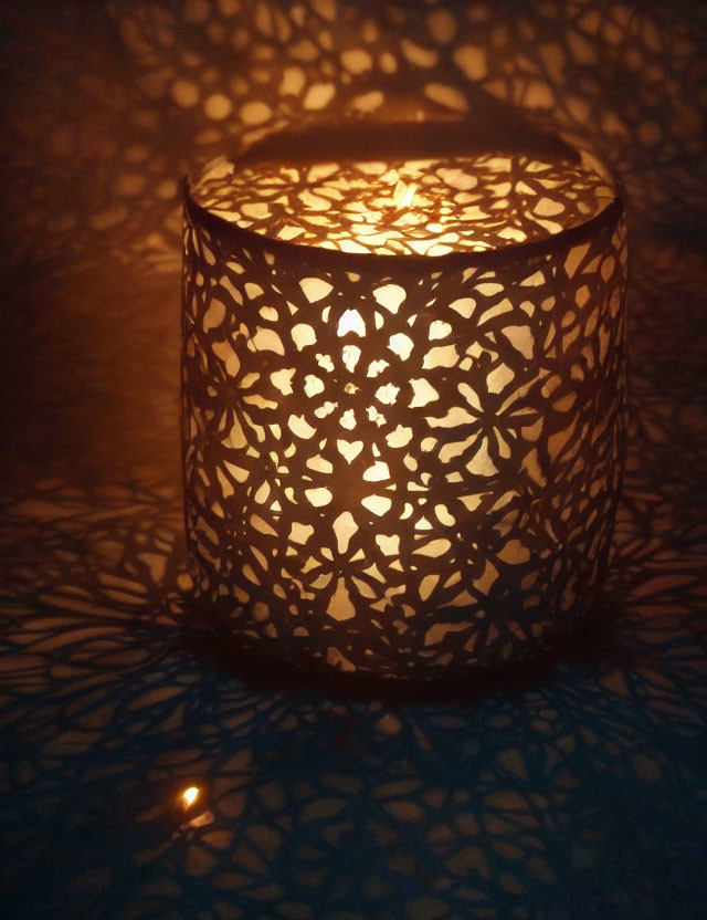 Intricate Cut-Out Pattern Candle Holder Casting Warm Glow