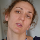 Vibrant portrait of a woman with red lips and pearl necklace