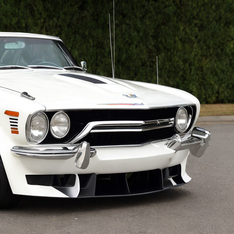 Classic White Muscle Car with Black Stripe & Chrome Bumpers