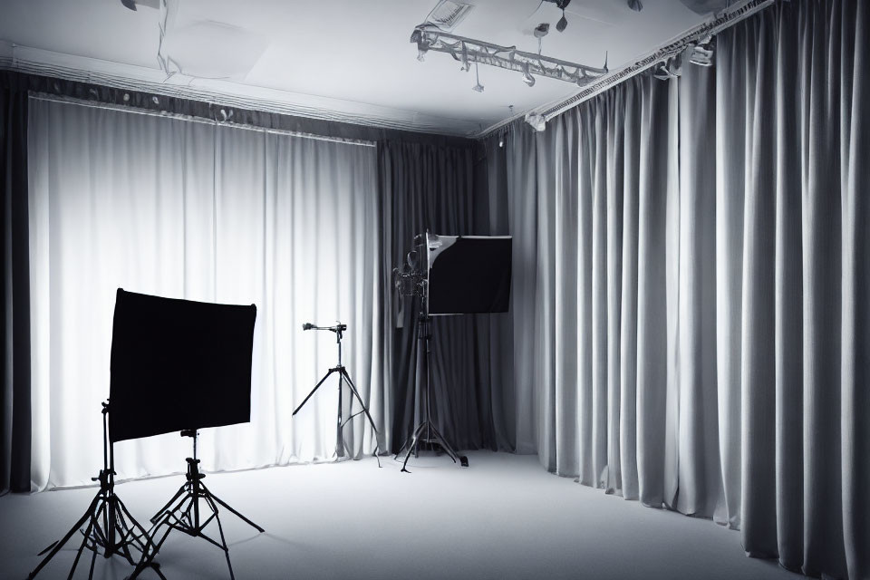 Professional Photography Studio with Lighting Equipment & Backdrop Stand