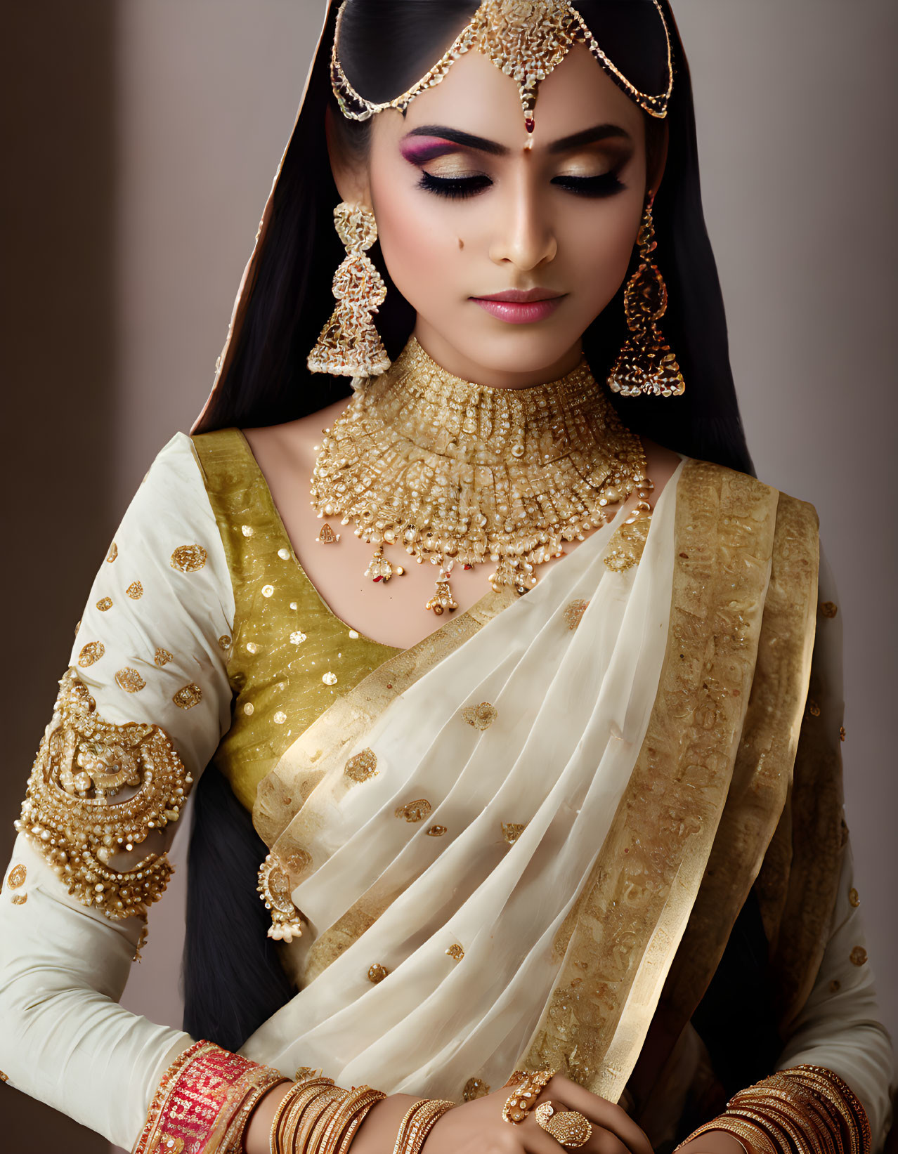 Traditional Indian Bridal Attire with Gold Jewelry and Cream Saree