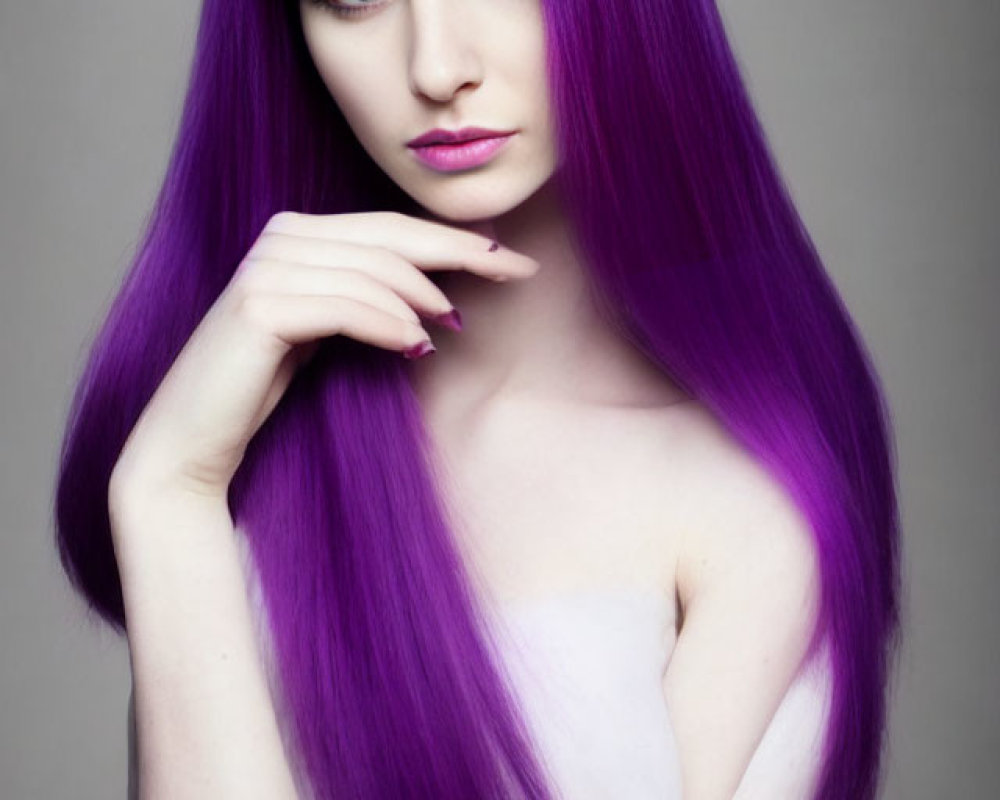 Purple-haired woman with matching lipstick gazing at camera in hand-on-chin pose