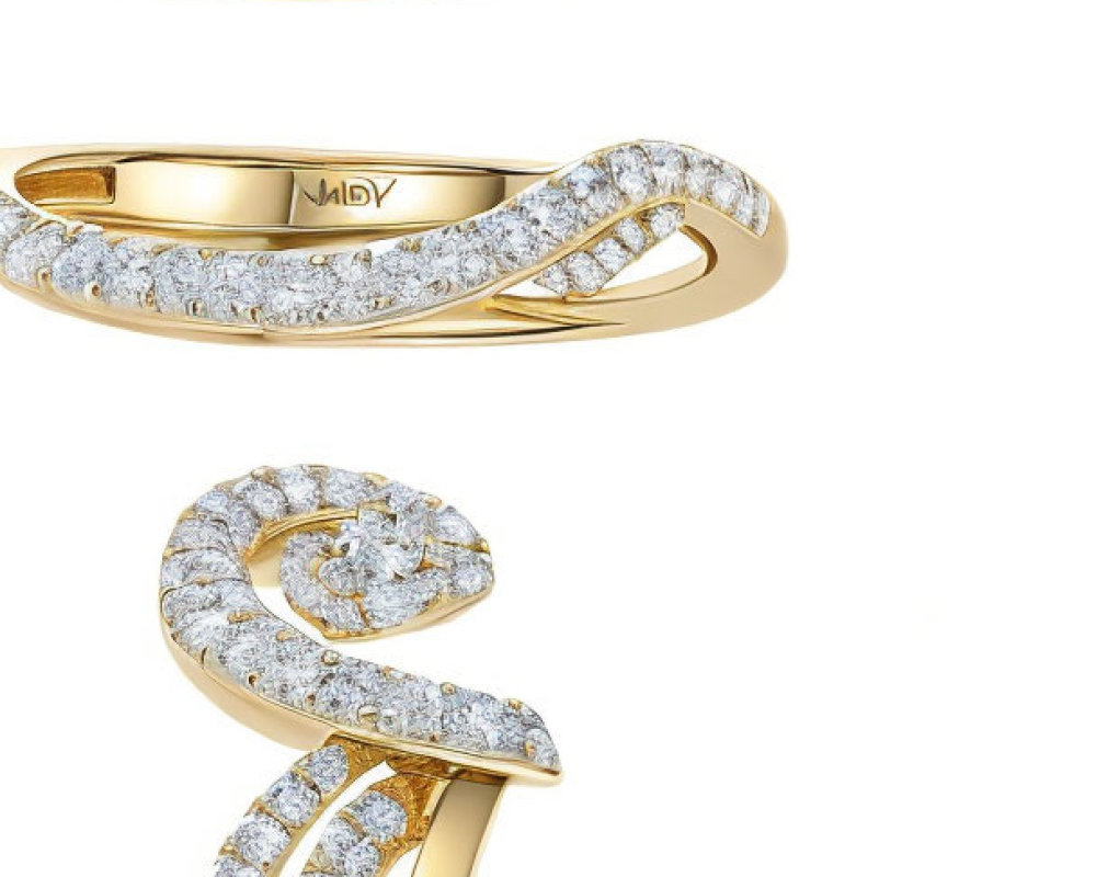 Elegant gold ring with round cut diamond and pavé bands