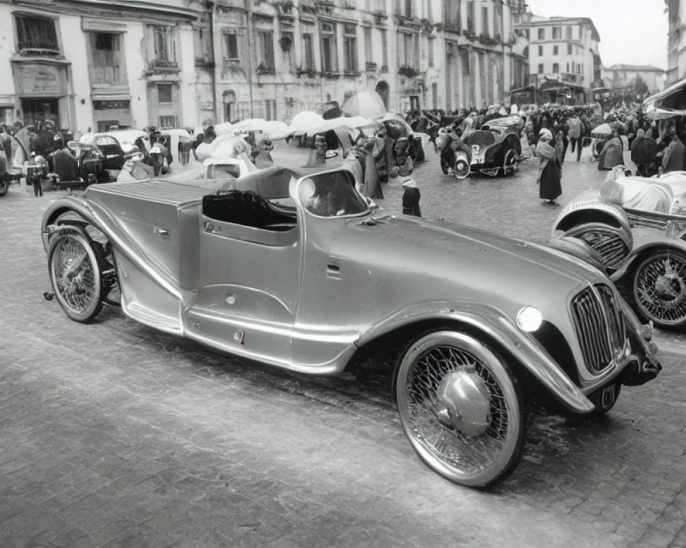 Classic Roadster Centerpiece at Vintage Cars Event