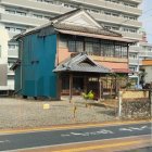 Blue Victorian House with Woodwork & Canal View