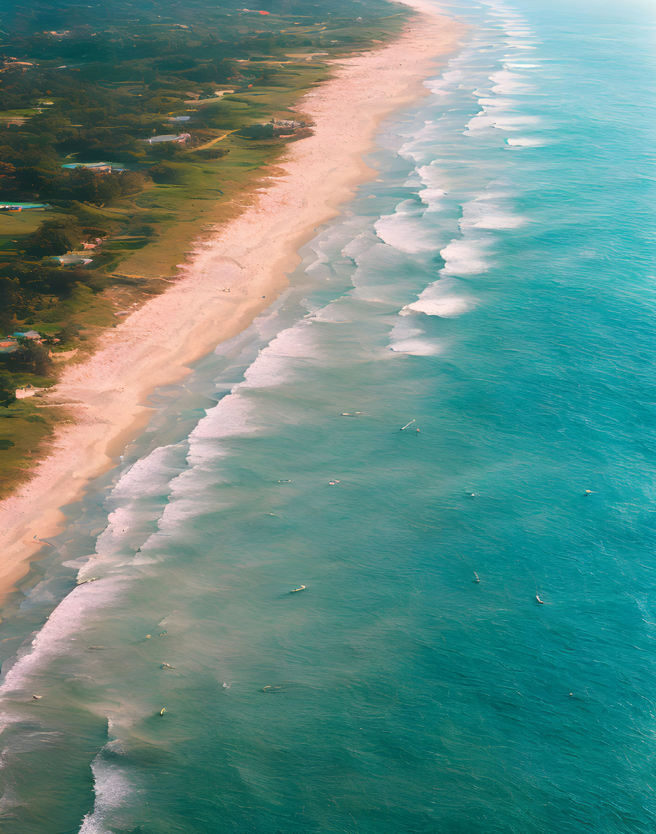 Sunlit Coastline: Turquoise Waters, Sandy Shore, Boats & Vegetation