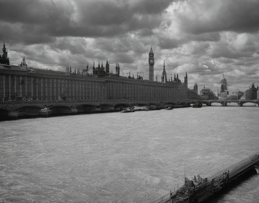 Monochrome image of Westminster Bridge and Houses of Parliament with Big Ben.