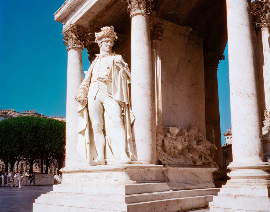 Historical figure statue in military uniform under blue sky