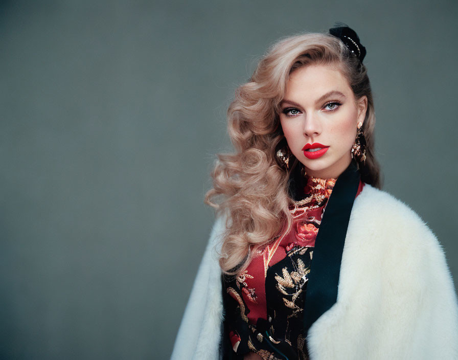 Vintage glamour: Woman with curled hair, red lipstick, black/gold dress, and white fur coat