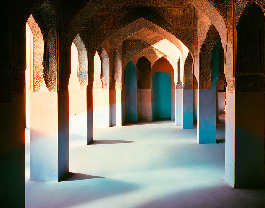 Traditional Moroccan Architecture: Illuminated Archways & Intricate Designs