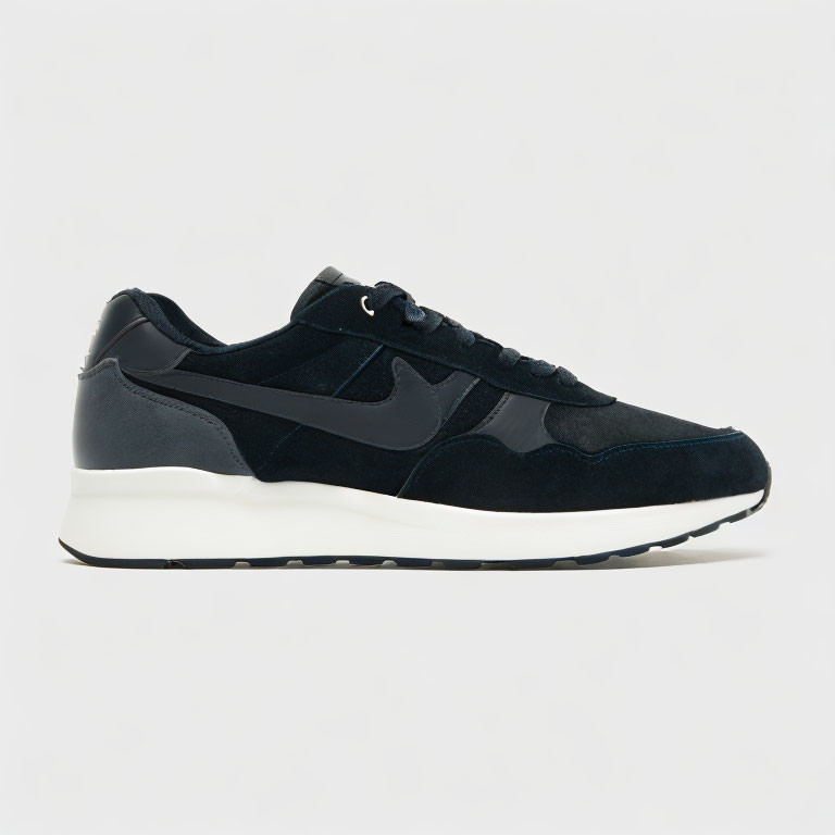 Monochrome Men's Running Shoe with Swoosh Logo and Cushioned Sole