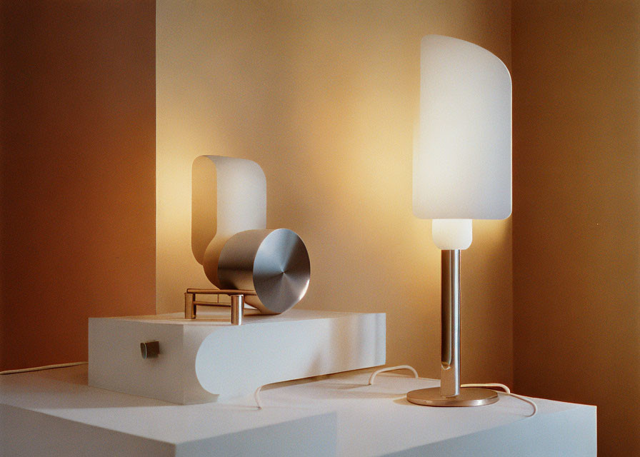 Modern sculpture and white table lamp in tranquil room